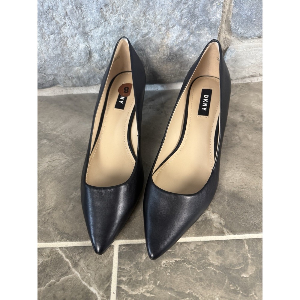 DKNY Black Leather Pointed Toe Heels Kitten Heel Pumps Shoes NWOB Size 8
